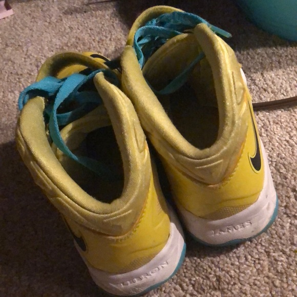 Lebron’s Size 6 - Picture 6 of 6